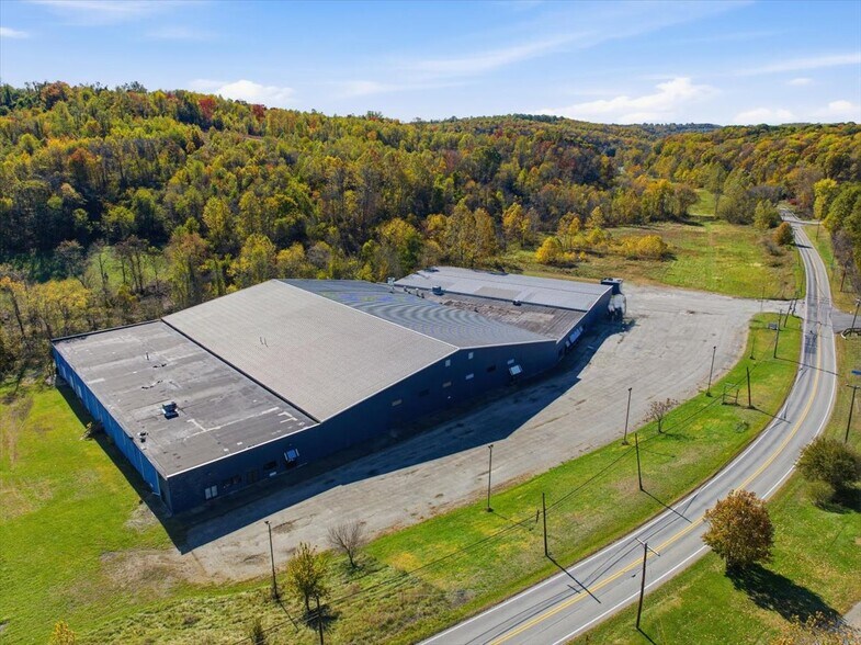 5001 W Crawford Ave, Connellsville, PA à vendre - Photo du bâtiment - Image 2 de 30