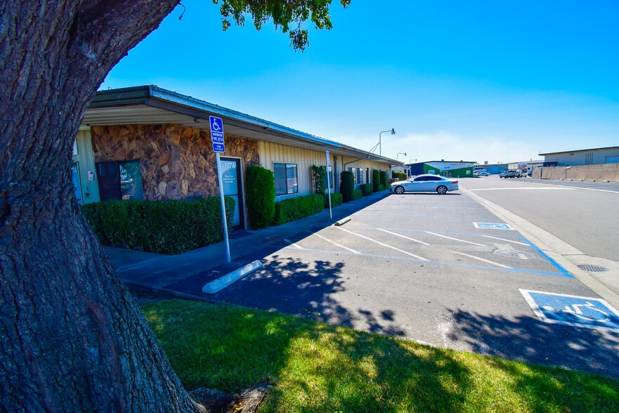 1117 Lone Palm Ave, Modesto, CA for lease - Building Photo - Image 2 of 13