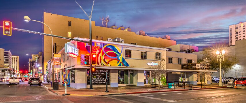 124 S 6th St, Las Vegas, NV à louer - Photo du bâtiment - Image 2 de 8