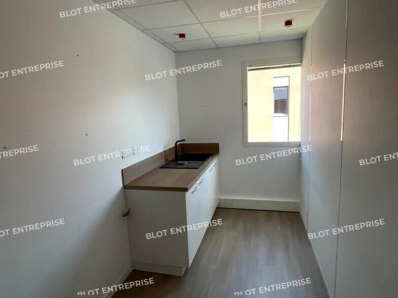 Bureau dans Saint-Grégoire à louer - Photo intérieure - Image 3 de 9