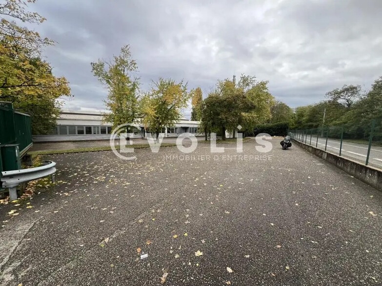 9 Rue Du Dauphiné, Saint-Priest for lease - Building Photo - Image 2 of 33
