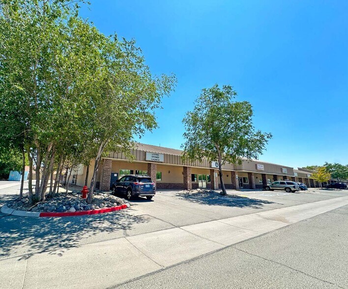 872 Cottonwood Ln, Fernley, NV à louer - Photo du bâtiment - Image 2 de 9