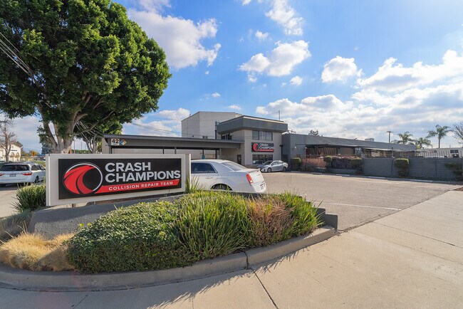 Plus de détails pour 42 W Live Oak Ave, Arcadia, CA - Commerce de détail à vendre