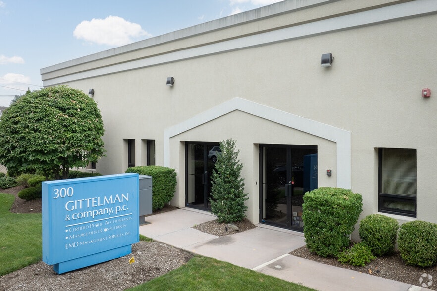 300 Colfax Ave, Clifton, NJ for lease - Building Photo - Image 2 of 8