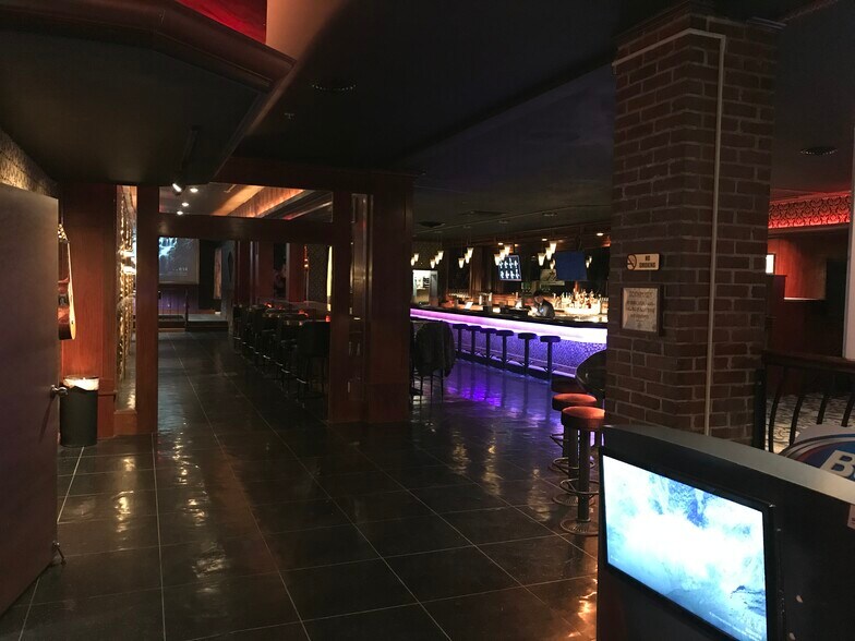 214 W Main St, Urbana, IL for sale - Building Photo - Image 2 of 5