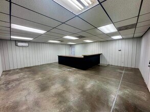 109 Adams St SE, Cascade, IA for lease Interior Photo- Image 2 of 9