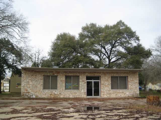 301 Bishop St, Smithville, TX for lease - Building Photo - Image 2 of 3