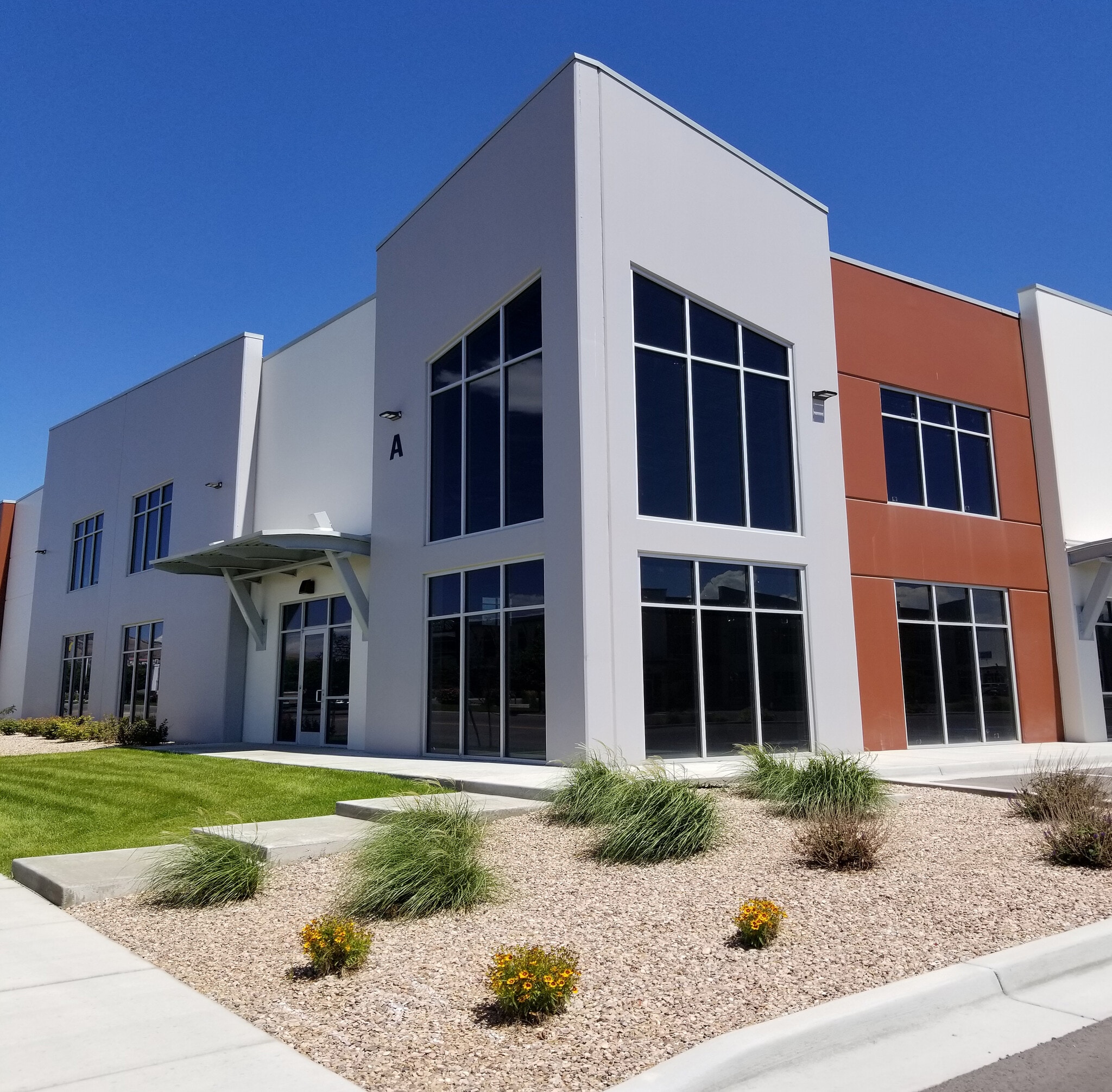 305 S 850 E, Lehi, UT for lease Primary Photo- Image 1 of 8