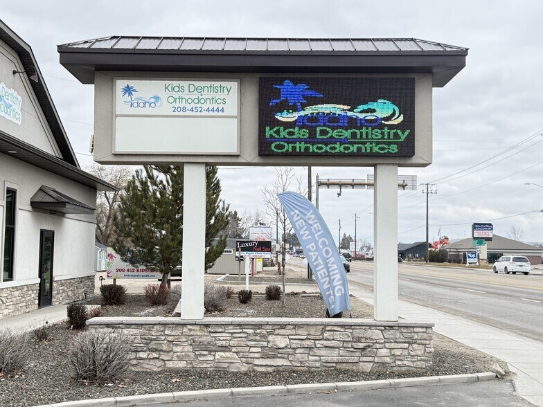 1619 N Whitley Dr, Fruitland, ID à louer - Photo du bâtiment - Image 3 de 10