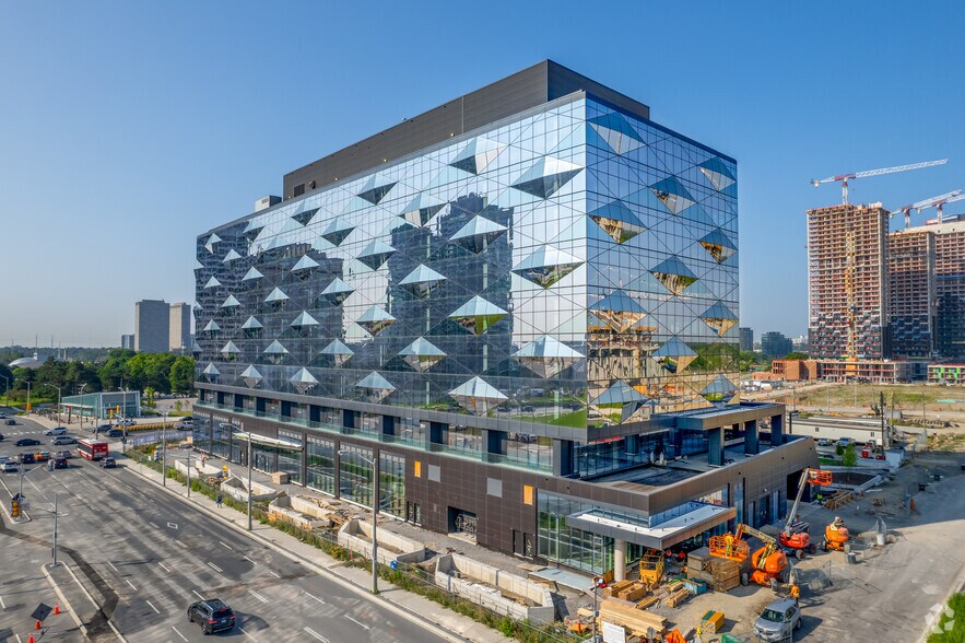 1176 Eglinton Av E, Toronto, ON à louer - Photo du bâtiment - Image 2 de 4
