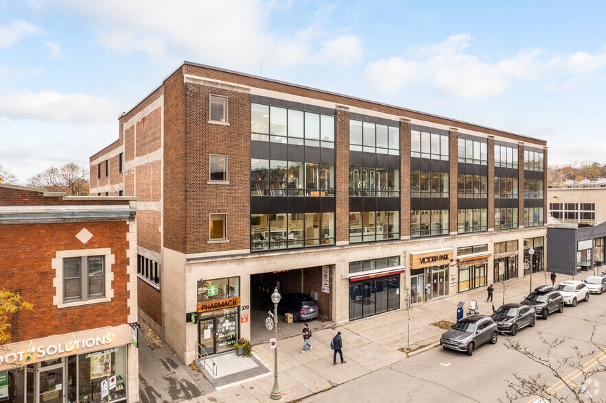 370-382 Av Victoria, Westmount, QC à louer - Photo du bâtiment - Image 2 de 5