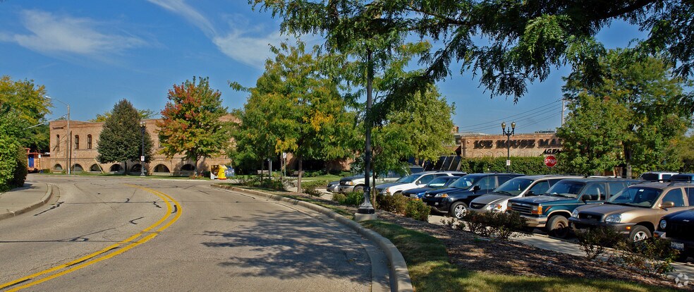 200 Applebee St, Barrington, IL à vendre - Photo du bâtiment - Image 2 de 13