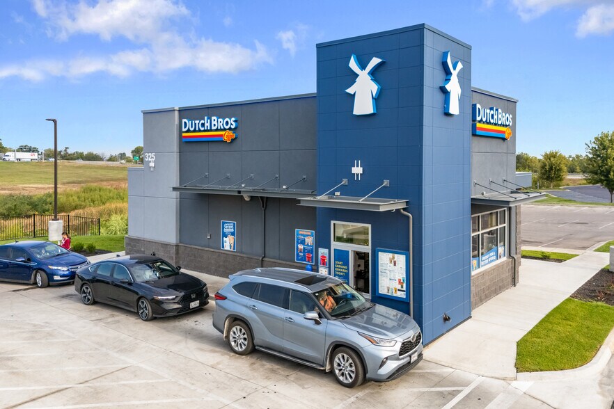 325 E Russell Ave, Warrensburg, MO à vendre - Photo du bâtiment - Image 2 de 6