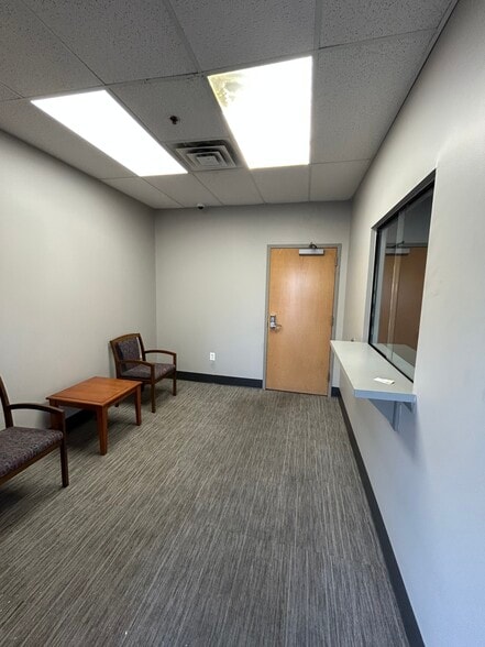 518 W Roosevelt Ave, Albany, GA for lease - Lobby - Image 3 of 12