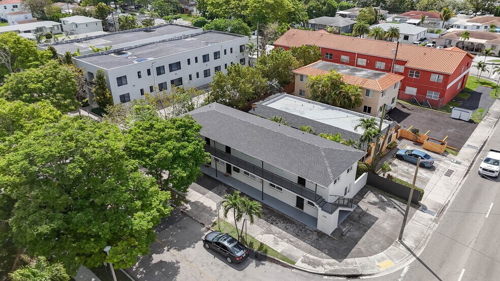 2190 SW 14th Ter, Miami, FL à vendre - Photo du bâtiment - Image 2 de 52