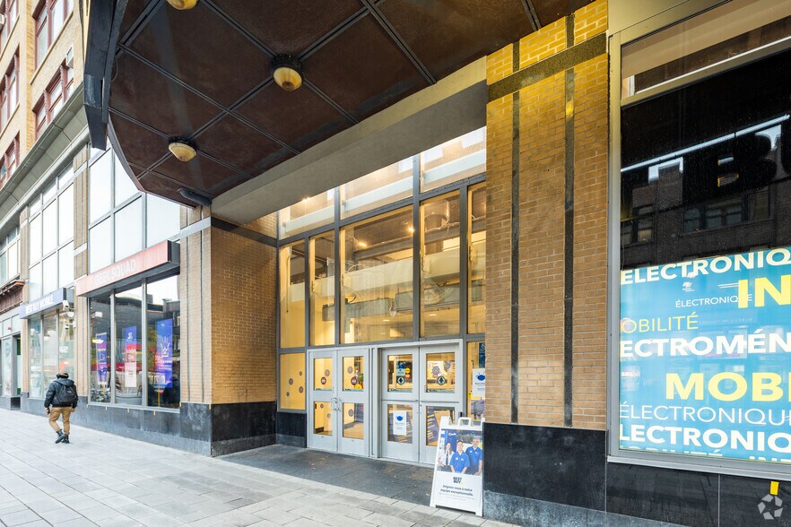 460 Rue Sainte-Catherine O, Montréal, QC à louer - Photo du bâtiment - Image 3 de 17