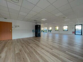 Office in Aix-en-Provence for lease Interior Photo- Image 1 of 9