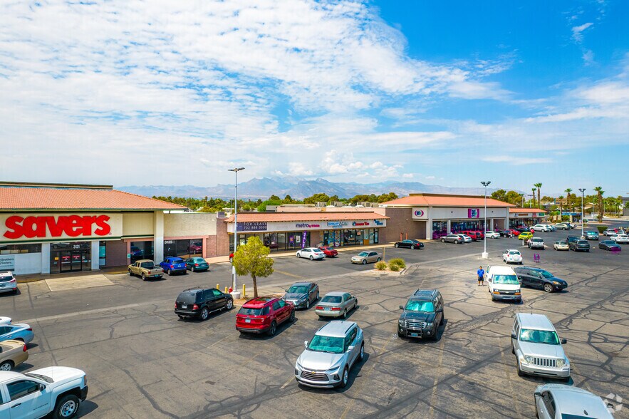 3105-3155 N Rancho Dr, Las Vegas, NV à vendre - Photo du bâtiment - Image 2 de 2