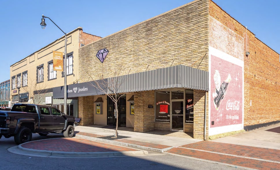 143-147 S Steele St, Sanford, NC for lease - Building Photo - Image 2 of 7