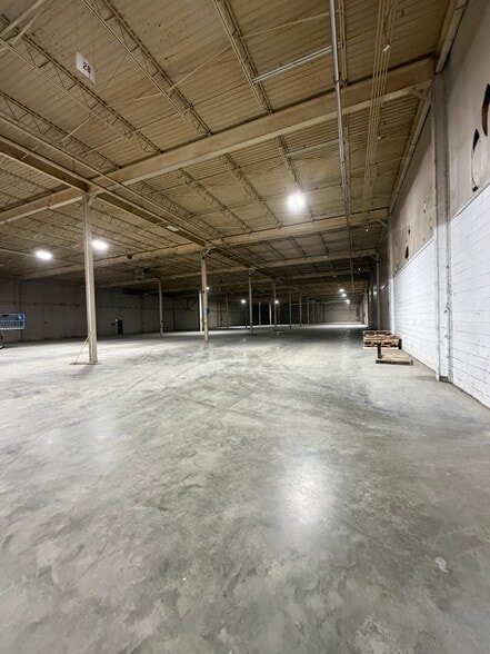 2800 Tucker St, Burlington, NC à louer - Photo intérieure - Image 2 de 10