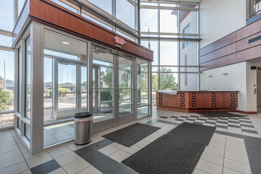 265 Admiral Trost Rd, Columbia, IL for lease - Building Photo - Image 3 of 9