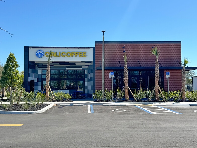 928 NE Pine Island Rd, Cape Coral, FL for sale - Building Photo - Image 3 of 8