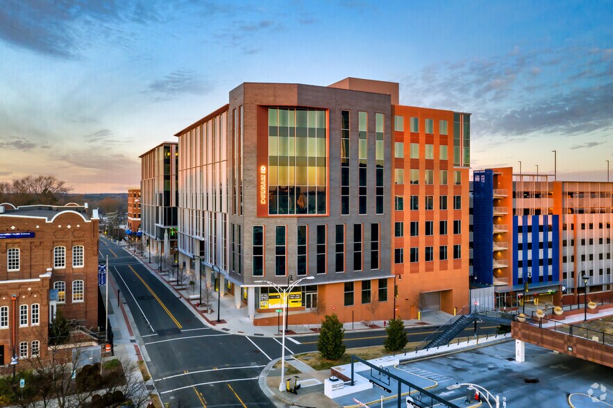 300 Morris St, Durham, NC à louer - Photo du bâtiment - Image 3 de 18