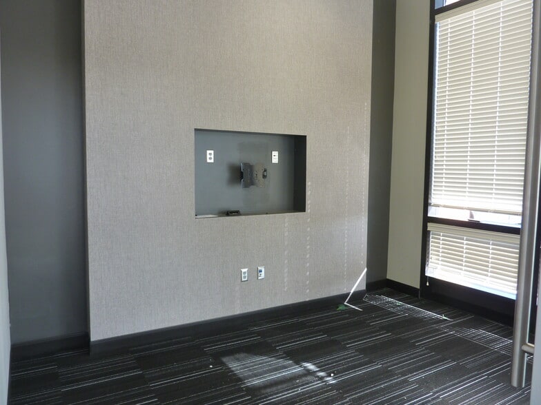 3095 White Bear Ave N, Maplewood, MN for lease - Interior Photo - Image 3 of 14