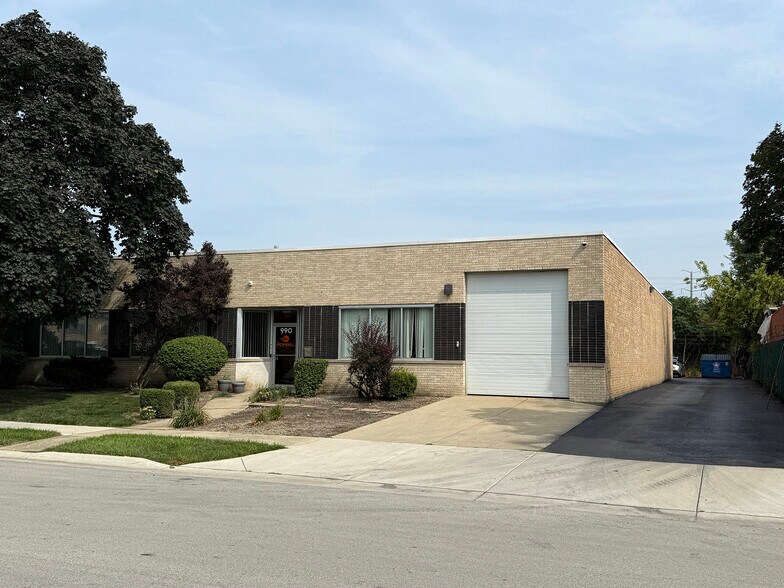 990 Criss Cir, Elk Grove Village, IL à louer - Photo du bâtiment - Image 2 de 13