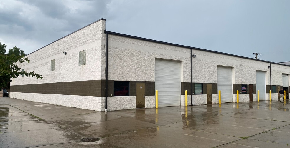 33111-33125 Louise Ave, Clinton Township, MI for lease - Primary Photo - Image 1 of 4