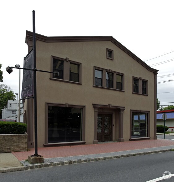 801 Palisade Ave, Fort Lee, NJ à vendre - Photo du bâtiment - Image 3 de 15