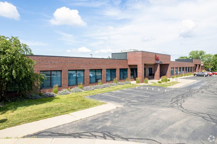 High Point Office Park portefeuille de 11 propriétés à vendre sur LoopNet.ca - Photo principale - Image 3 de 11