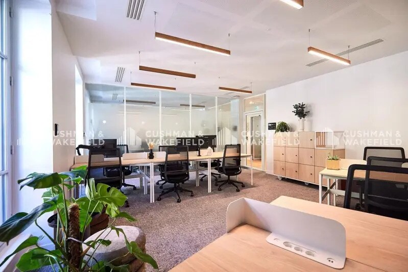 Coworking Space in Paris for lease Interior Photo- Image 1 of 10