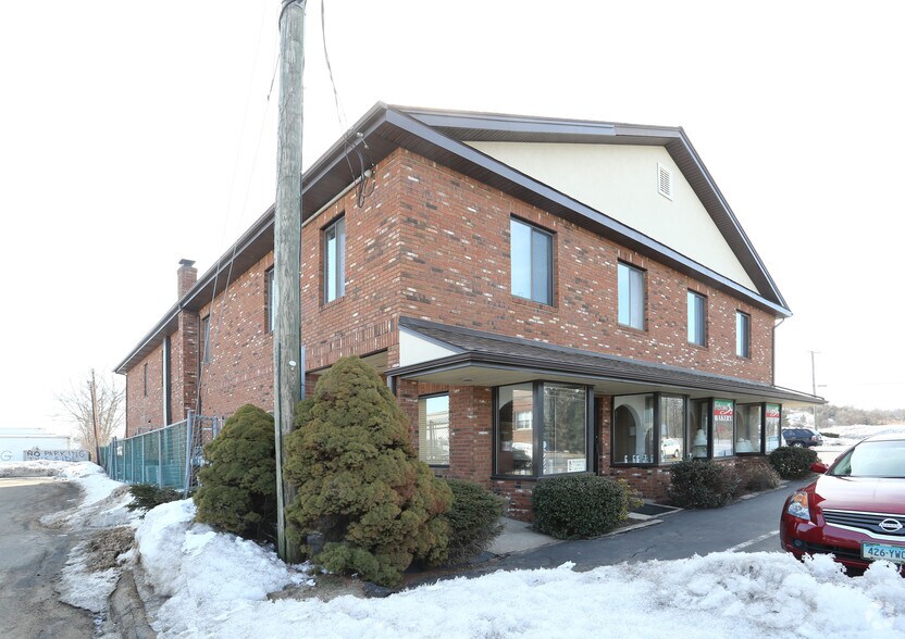 660-670 Newfield St, Middletown, CT à louer - Photo du bâtiment - Image 3 de 5