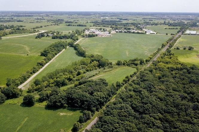 370 S. Brier Hill Rd, Hampshire, IL for sale - Primary Photo - Image 1 of 6