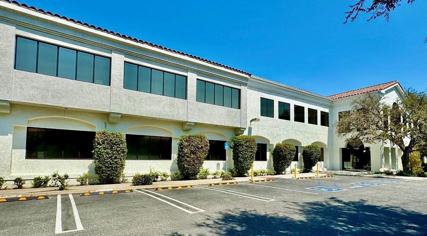 351 Rolling Oaks Dr, Thousand Oaks, CA for lease Primary Photo- Image 1 of 6