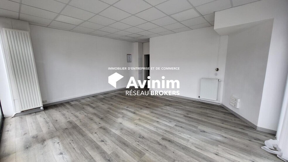 Retail in Le Havre for lease - Interior Photo - Image 3 of 4
