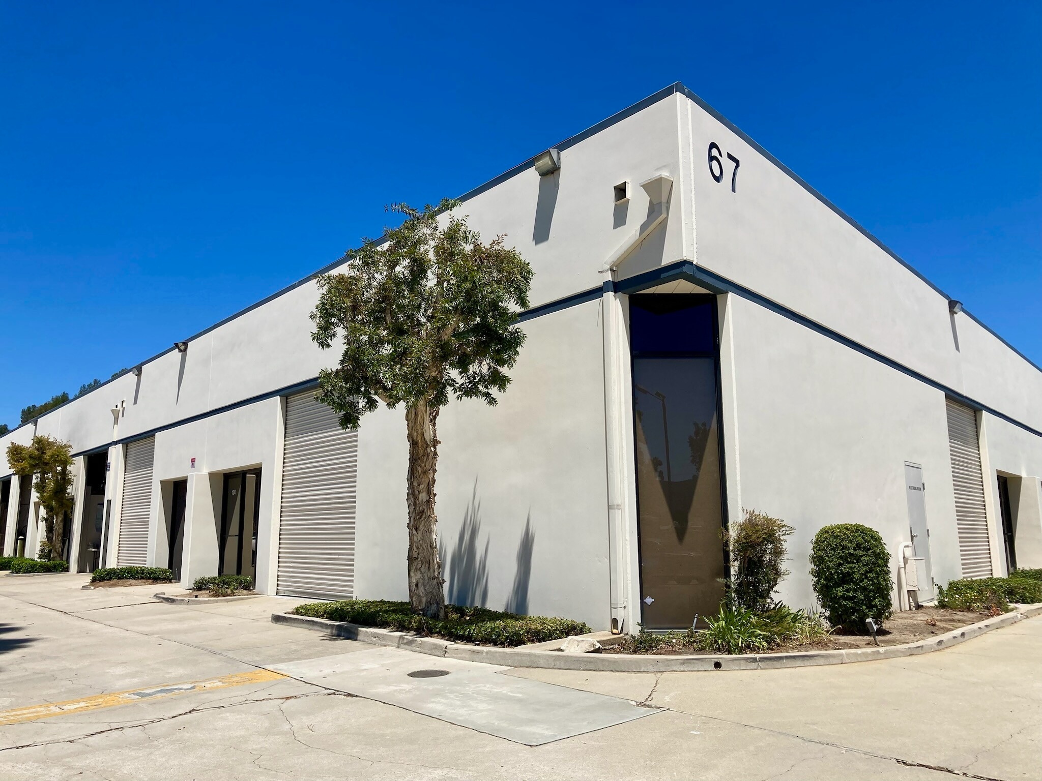 67 W Easy St, Simi Valley, CA for lease Building Photo- Image 1 of 8