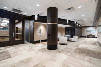 118 2nd Ave SE, Cedar Rapids, IA à louer Photo du bâtiment- Image 1 de 26