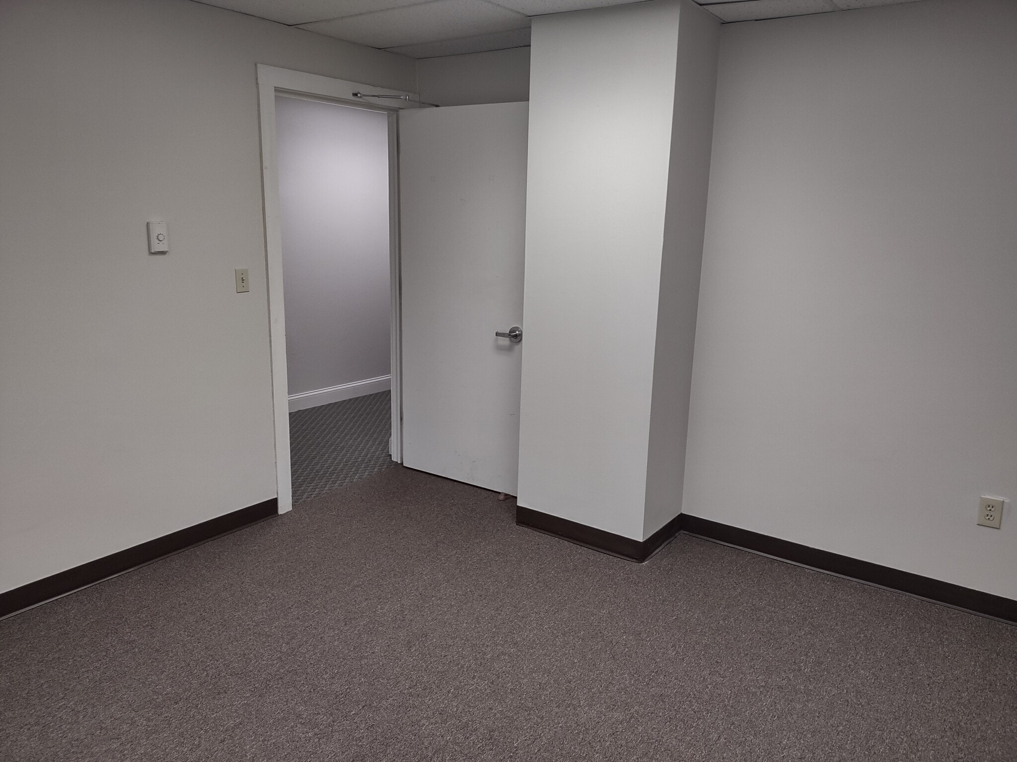 801 W Bay Dr, Largo, FL à louer Photo intérieure- Image 1 de 12