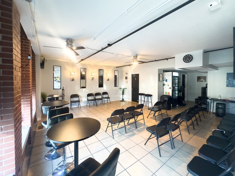 401-417 E Oakwood Blvd, Chicago, IL for sale - Interior Photo - Image 2 of 22