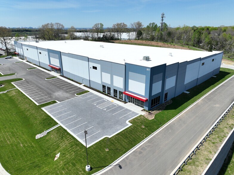 900 Airpark Commerce Dr, Nashville, TN for lease - Building Photo - Image 2 of 6