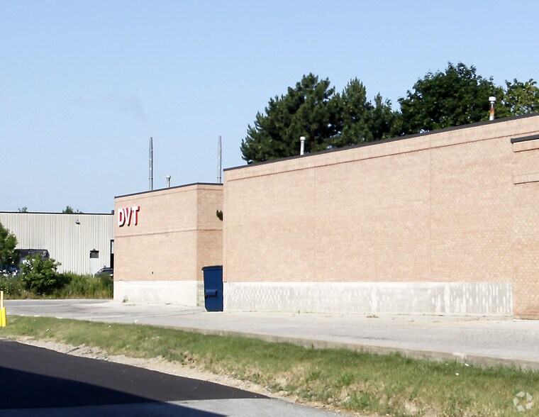 5570 Kennedy Rd, Mississauga, ON à louer - Photo du bâtiment - Image 2 de 2