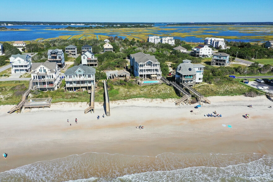 2068 New River Inlet Rd, North Topsail Beach, NC à vendre - Photo du bâtiment - Image 2 de 77