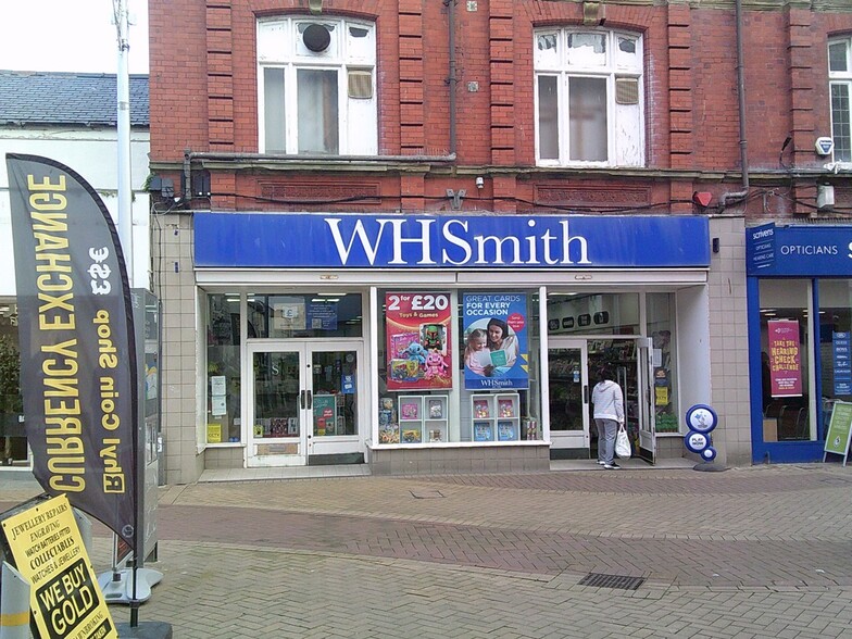 35-37 High St, Rhyl à louer - Photo du bâtiment - Image 2 de 2