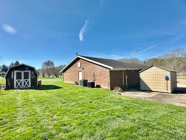 7041 State Route 800 SE, Uhrichsville, OH for sale - Building Photo - Image 3 of 14