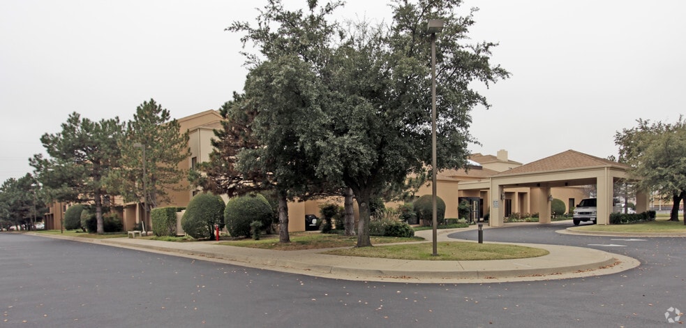 4301 Highline Blvd, Oklahoma City, OK for sale - Building Photo - Image 2 of 2