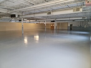 904 2nd St, Winona, MN for lease Interior Photo- Image 2 of 4