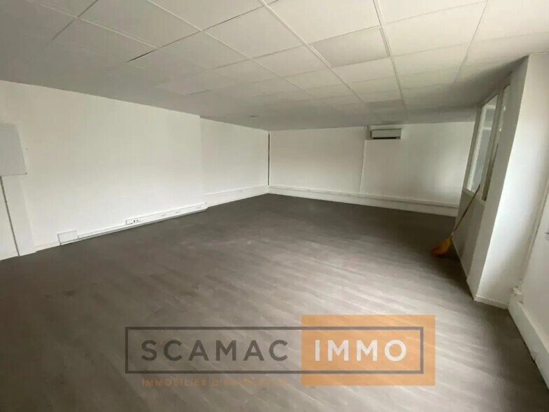 Industrial in Vitrolles for lease - Interior Photo - Image 3 of 5