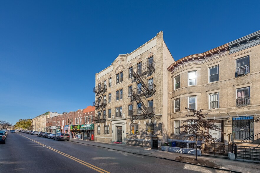 459 Bay Ridge Ave, Brooklyn, NY à vendre - Photo du bâtiment - Image 2 de 7